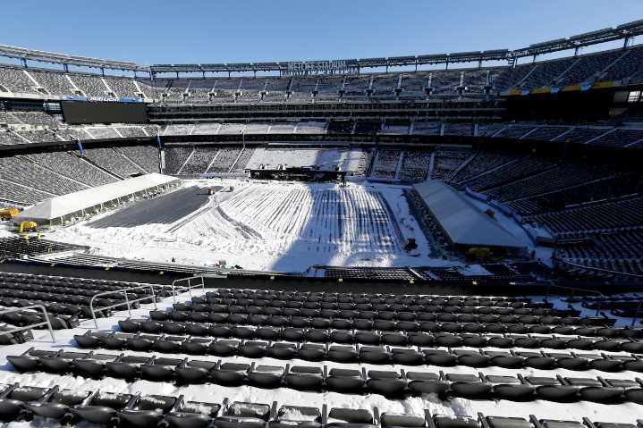 Giants-Commanders weather: Snow, severe cold create messy conditions at MetLife in East Rutherford (UPDATE)