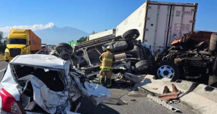 Caos vial y cierre total: Choque múltiple paraliza autopista Guadalajara a Colima