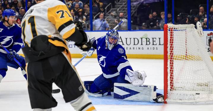Malkin breaks late tie with 2nd goal of game, Penguins beat Lightning 4