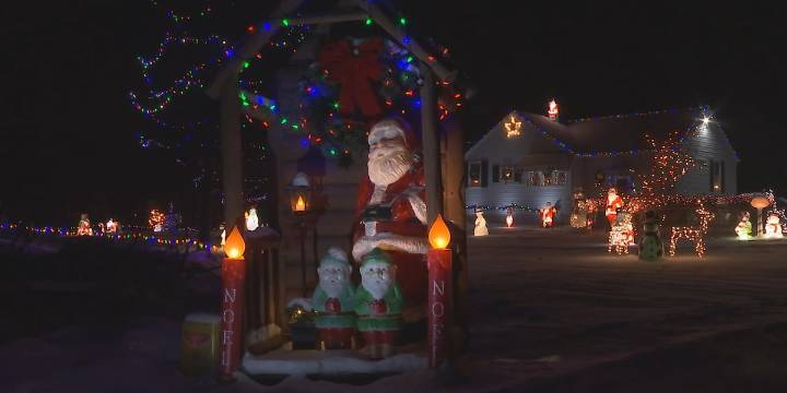 SMALL TOWNS: Oneida man spreads Christmas joy with elaborate holiday display