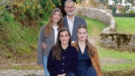 La princesa Leonor y la infanta Sofía se unen a los reyes de España en la felicitación navideña de 2025