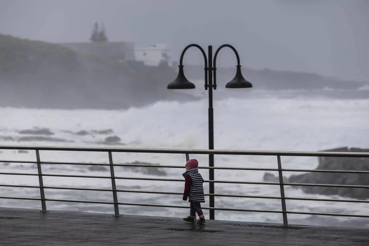 La Aemet activa avisos de nivel rojo en Valencia y Andalucía ante las lluvias torrenciales