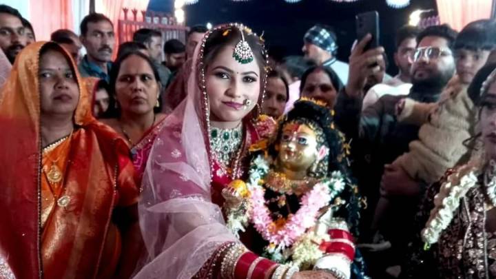 UP Woman ‘Marries’ Lord Krishna’s Idol In Hindu Ceremony After Receiving A Gold Ring In Prasad