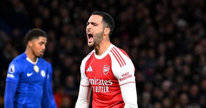 Arsenal rescata un empate en su visita al Chelsea para seguir como líder solitario de la Premier League