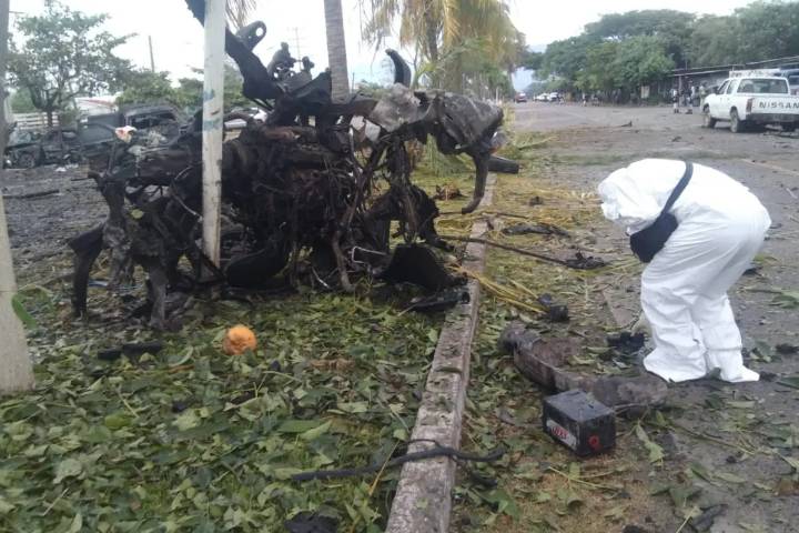 Camioneta bomba en Coahuayana fue trasladada desde Colima, confirma Fiscalía