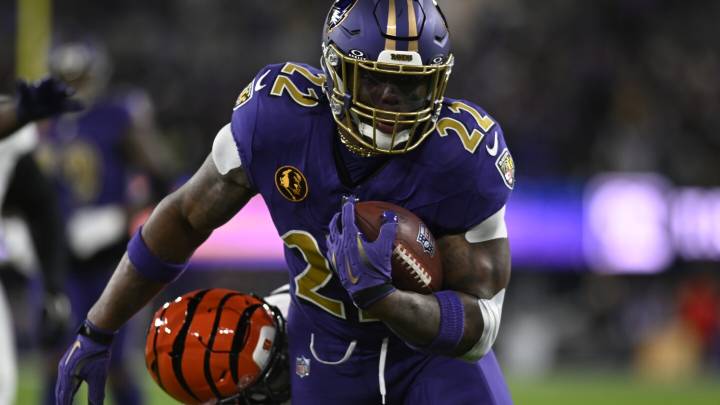 Derrick Henry, Travis Kelce among the 32 teams' Walter Payton Man of the Year honorees