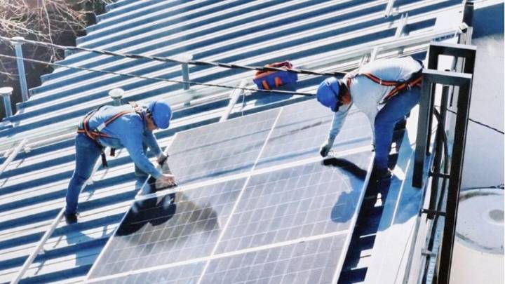 Esteban Allasino inauguró un parque solar y prometió que devolverá el ahorro de electricidad a los vecinos