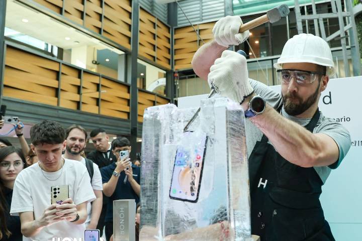 A prueba de todo. El nuevo smartphone que resiste caídas, golpes y lluvias