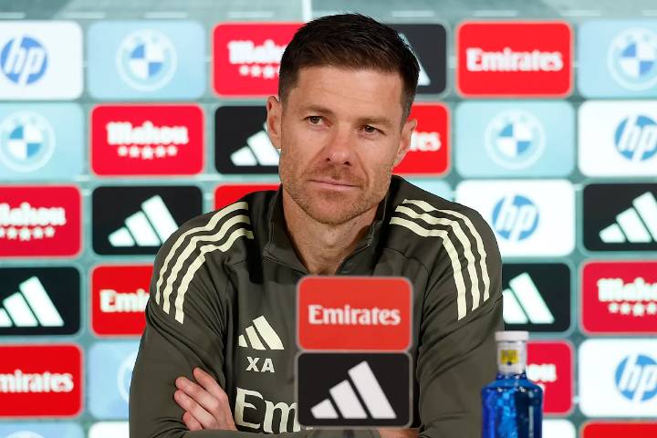 Xabi Alonso: "He vuelto a hablar con Florentino. Las conversaciones son en buen tono, hay que revertir los resultados"