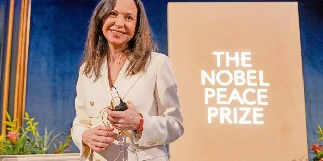 Disfrazada y sorteando retenes militares, así escapó Corina Machado de Venezuela