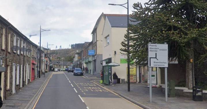 Road shut due to 'serious' crash as drivers urged to avoid area