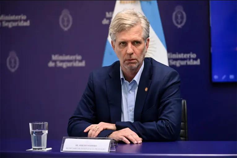 El Gobierno amplió por DNU el presupuesto de la SIDE para cubrir gasto salarial