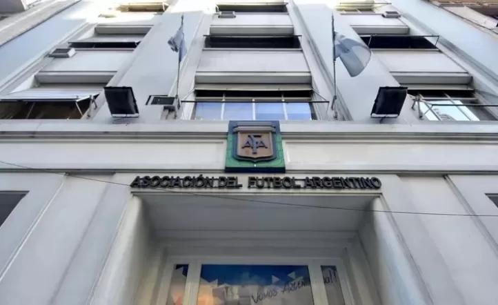 Allanan sedes de la AFA y de varios clubes de Primera División por el escándalo de Sur Finanzas