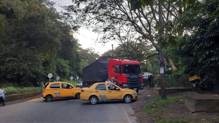 Taxistas protestan en Yopal por aumento en el costo de la molécula de gas; bloqueos afectan movilidad hacia el norte y Arauca