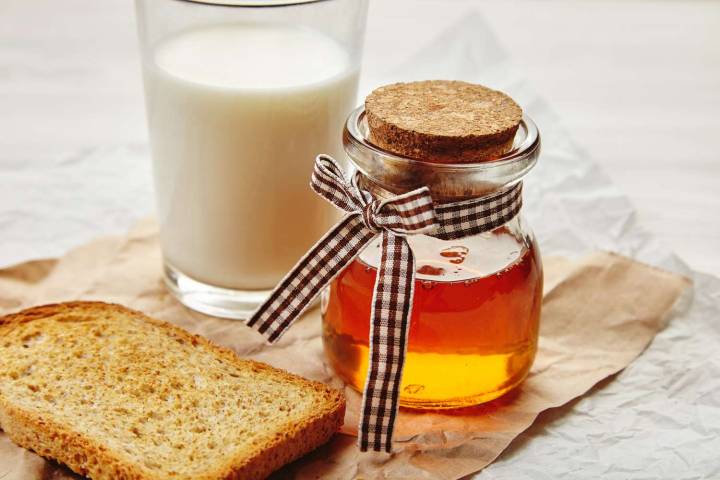 7 Things That Can Happen to Your Body When You Have Honey With Milk