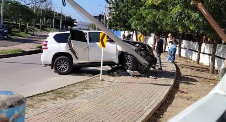 Sicarios asesinaron a hombre al interior de una camioneta, el copiloto resultó herido El hecho de sangre se registró en el barrio Miramar de Barranquilla.