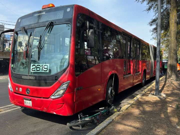 Muere ciclista atropellado por unidad del Metrobús en la GAM