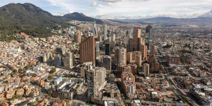 Así se repartirá el presupuesto de Bogotá en 2026: movilidad, educación y salud, los sectores que lideran la inversión