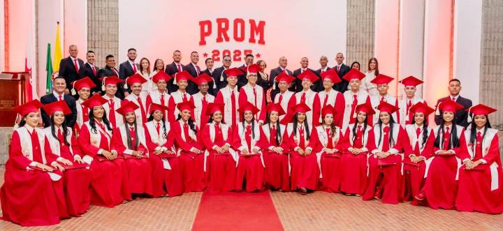 Instituto María Montessori celebra con orgullo su décimo séptima promoción de bachilleres