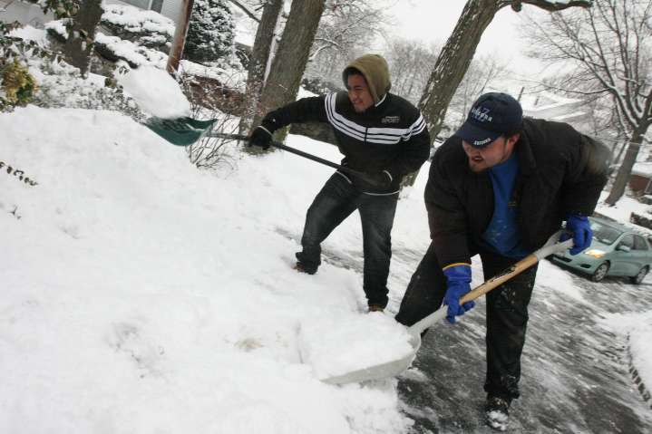 How to hire snow shovelers on Staten Island before weekend storm