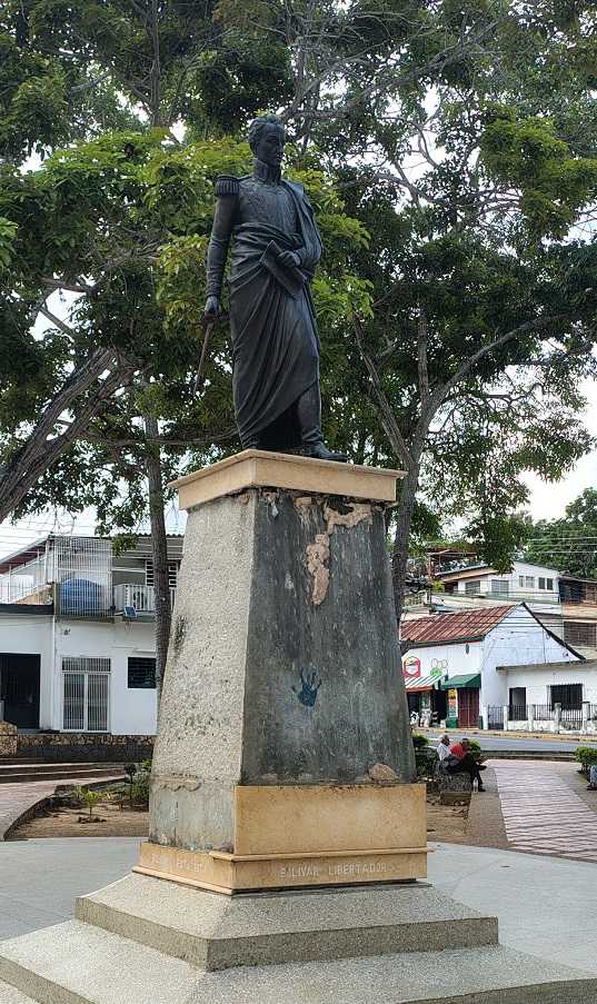 Sigue deteriorándose pedestal de la Plaza Bolívar de Betijoque ante indiferencia de autoridades municipales