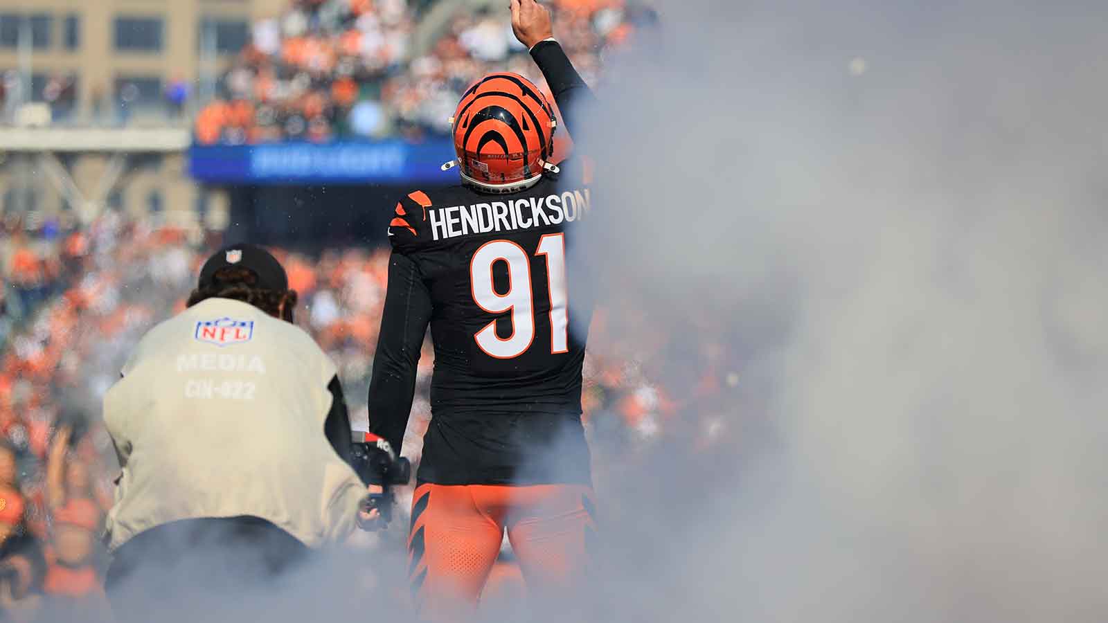Bengals’ Trey Hendrickson remains out for Bills game with hip injury
