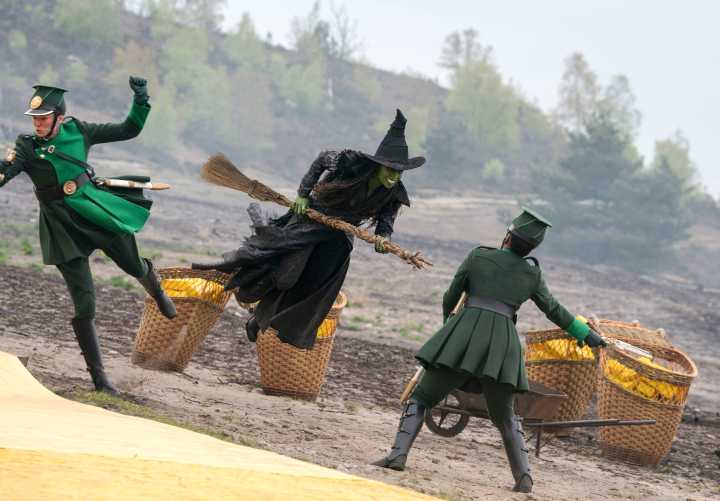 'Wicked' Costume Designer Defends Elphaba's Controversial 'Sex Cardigan'