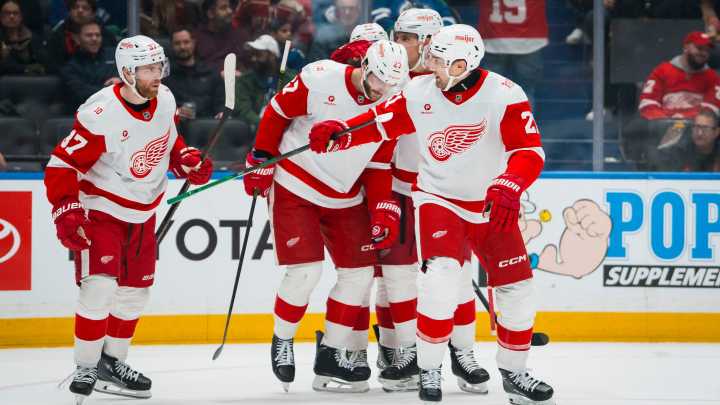 Detroit Red Wings jump into 1st in Atlantic with win over Canucks