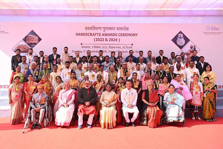 President Murmu Bestows Honours on Master Artisans with National Handicrafts Awards