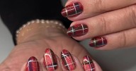 How To Get TikTok's "Ralph Lauren Christmas" Aesthetic Nails