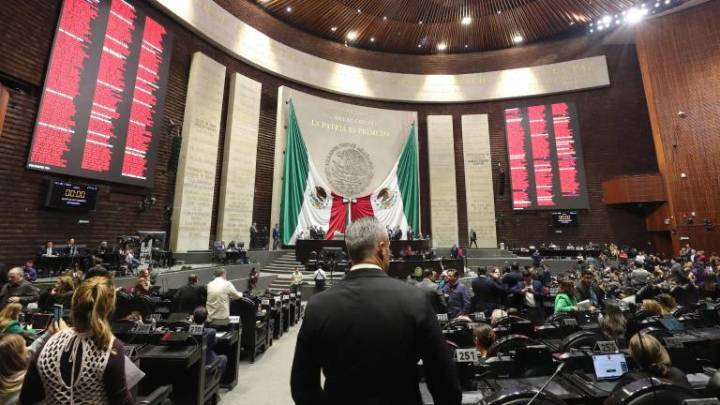 San Lázaro recibe 188 mil firmas para iniciativa ciudadana electoral impulsada por Claudio X