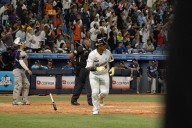 QUIETO EN PRIMERA. Salvador Pérez, un jonrón y treinta mil gargantas