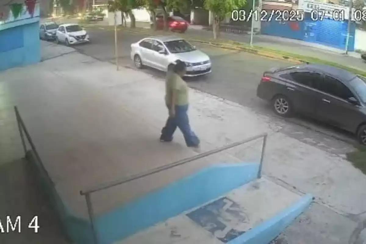 Captan a mujer abandonando dos gatos en el santuario Guadalupano de Chetumal: VIDEO