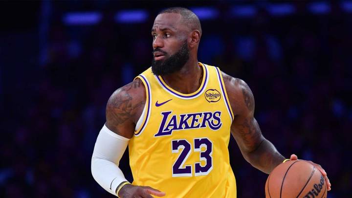 Lakers’ ‘old’ LeBron James admits he’s ‘waking up with s**t he didn’t have the night before’