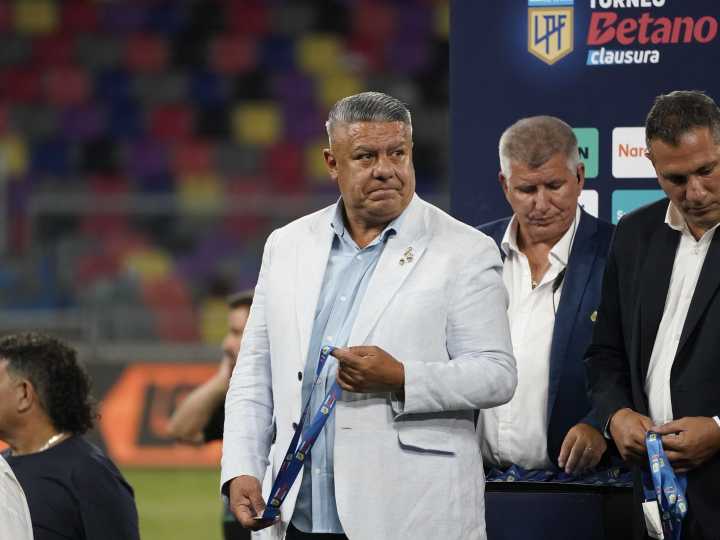 Chiqui Tapia vio en primera fila el título de Estudiantes: insultos de los hinchas, el frío saludo de Domínguez y un posteo sin nombrar a Verón