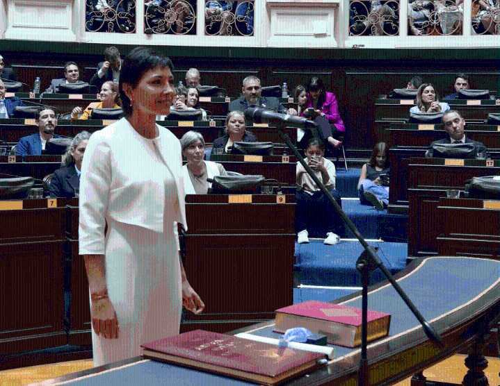 Mayra Mendoza juró como diputada provincial y pidió por la libertad de Cristina