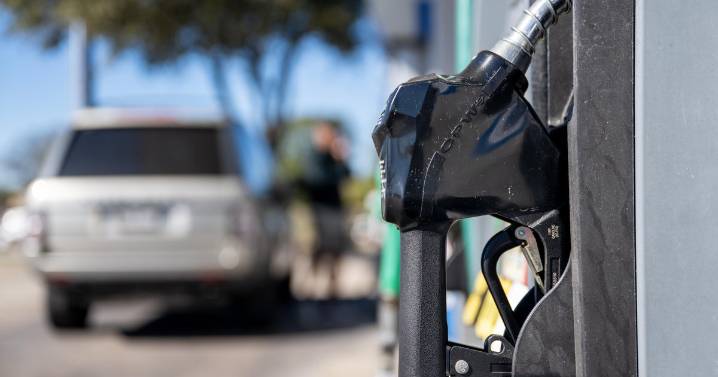 Gas prices dip below $3 a gallon, the lowest since 2021
