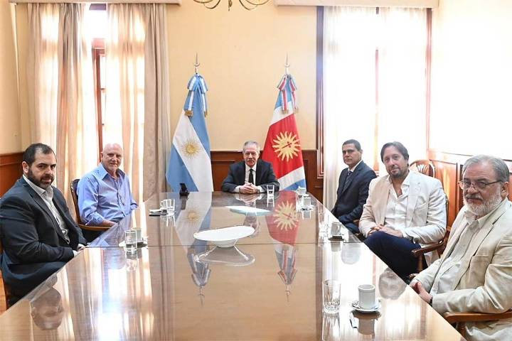 El gobernador Elías Suárez recibió a Agustín Salvia, director del Observatorio de la Deuda Social Argentina de la UCA