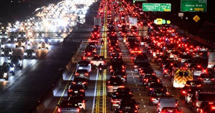 Traffic congestion hits a record high, spreading to more hours of the week