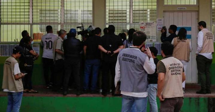 Cierran las urnas, inicia escrutinio de elecciones en Honduras