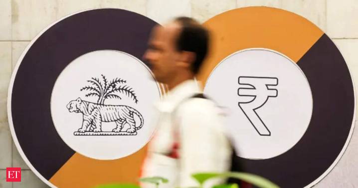 Rupee moves freely, no target band: RBI