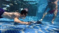 Chess-Niemann dives to victory as Freestyle Chess Finals start with underwater exhibition