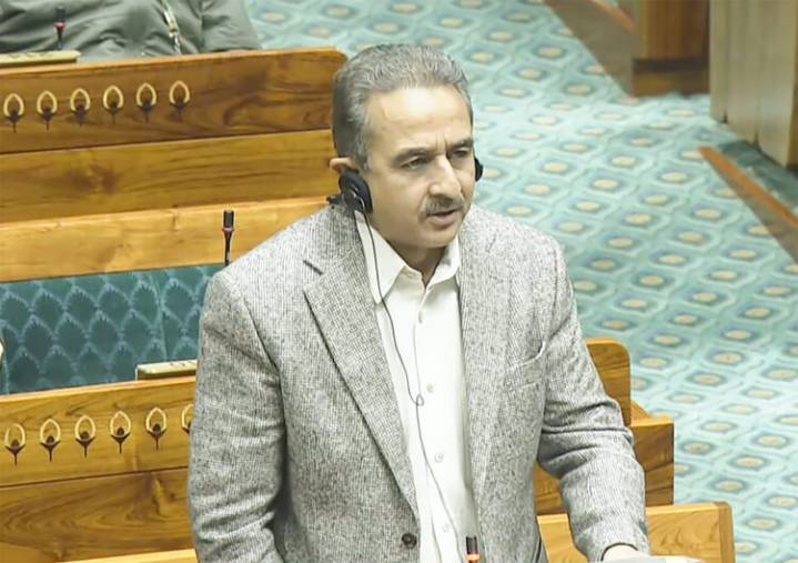 Nearly 9 Lakh Indians Renounced Citizenship In Last 5 Year: MEA In RS