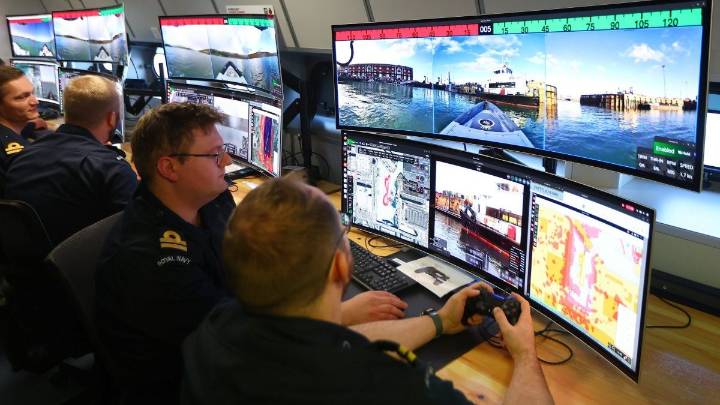 UK in race to build hybrid naval force to defend against Russian underwater attacks