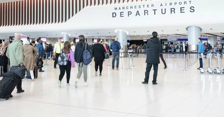 Manchester Airport braces itself for 'biggest Christmas ever' as busiest travel days revealed