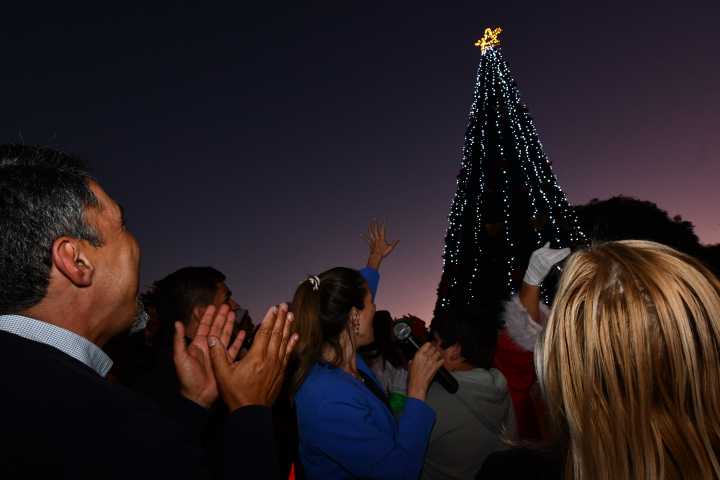 La Serena da inicio a la Navidad con tradicional encendido del árbol en Plaza de Armas