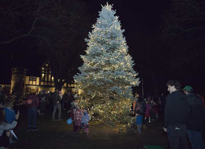 Holiday season in Barrington kicks off with tree lighting on Saturday