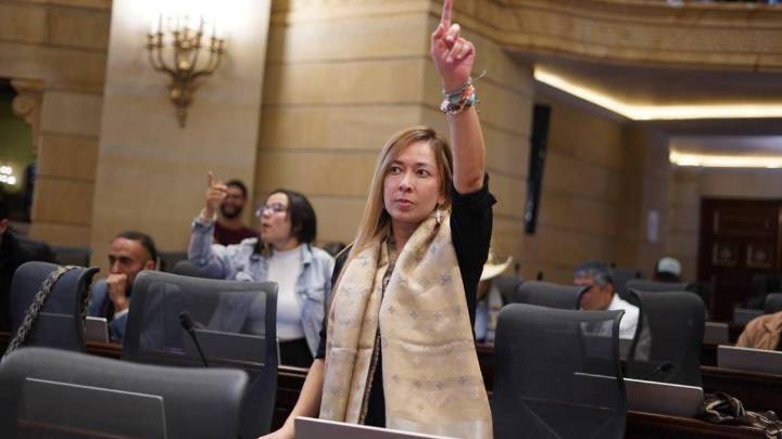 Katherine Miranda denuncia posible censura a diario sueco 'Expressen', el medio que reveló vida de Verónica Alcocer en Estocolmo