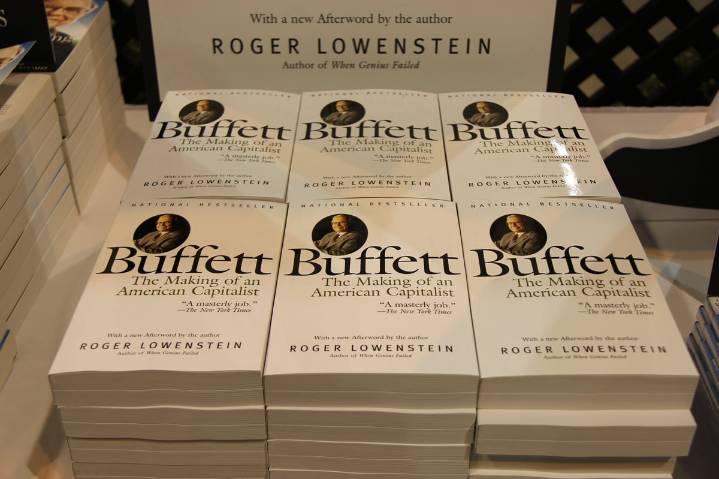 The Best Warren Buffett Stocks to Buy With $10,000 Right Now