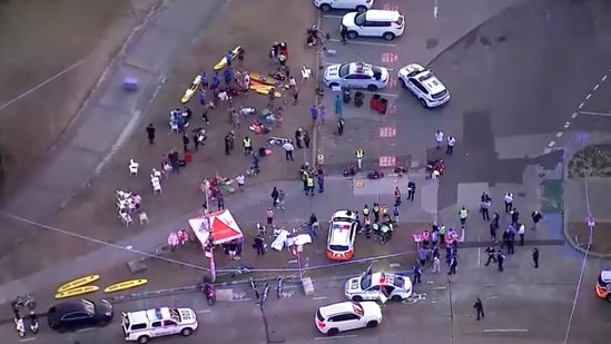 10 dead after mass shooting at Sydney's Bondi Beach, one shooter killed